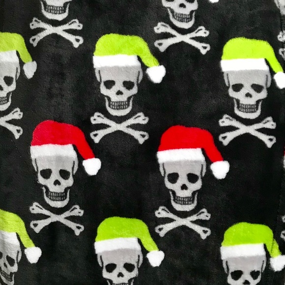 Betsey Johnson Black Skull Christmas Santa Throw - Picture 8 of 8
